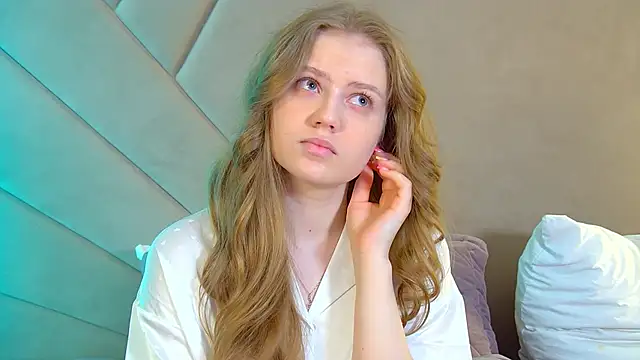 SelinSwarovski online show from April 3, 2026, 4:27 pm