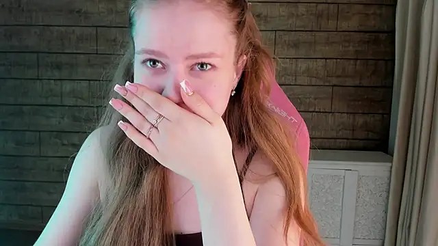 SelinSwarovski online show from April 13, 2026, 3:39 pm