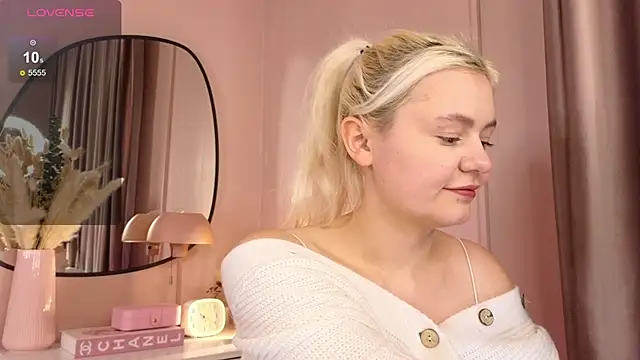 Snapshot of Maybe_Baby_ chatting on December 7, 2024, 11:18 am Maybe Baby online show from December 7, 2024, 11:18 am