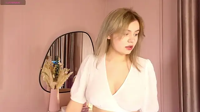 Snapshot of Maybe_Baby_ chatting on December 8, 2024, 8:09 am Maybe Baby online show from December 8, 2024, 8:09 am