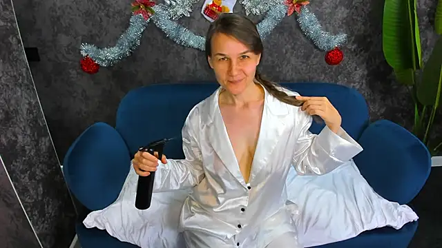 Lillian White online show from January 14, 2025, 4:04 am