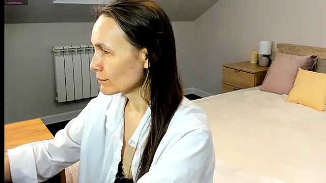 Lillian White online show from February 22, 2025, 1:11 am