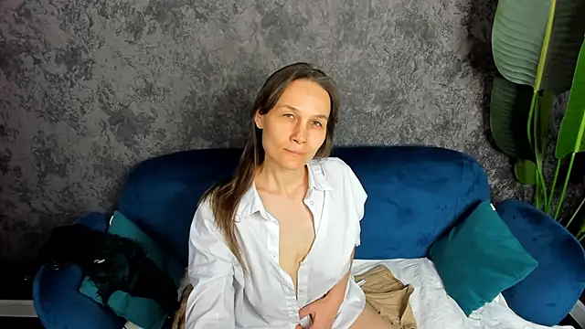 Lillian White online show from February 23, 2025, 10:39 am