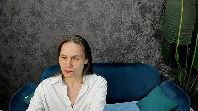 Lillian White online show from March 4, 2025, 5:03 pm