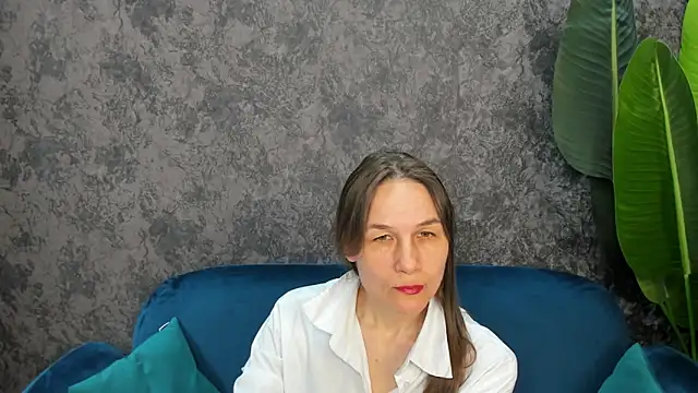 Lillian White online show from March 21, 2025, 9:01 am