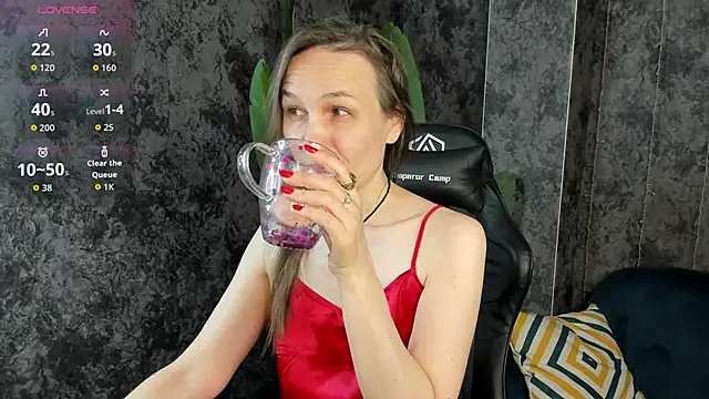 Snapshot of Lillian_White chatting on May 12, 2026, 1:03 am Lillian White online show from May 12, 2026, 1:03 am