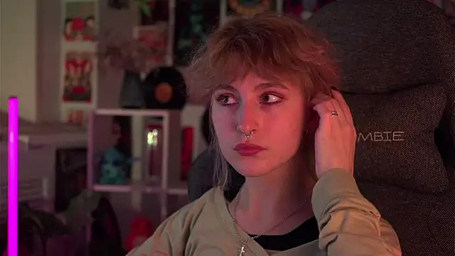 LuxRayi online show from December 22, 2024, 5:56 am