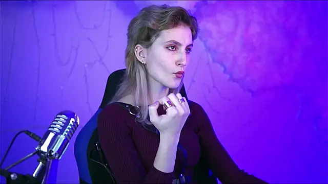 LuxRayi online show from January 5, 2025, 3:23 pm