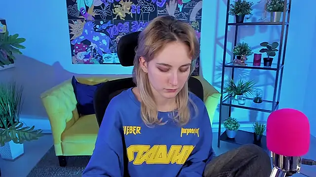 LuxRayi online show from February 20, 2025, 9:20 pm