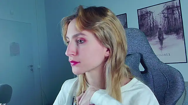 LuxRayi online show from February 22, 2025, 6:08 pm