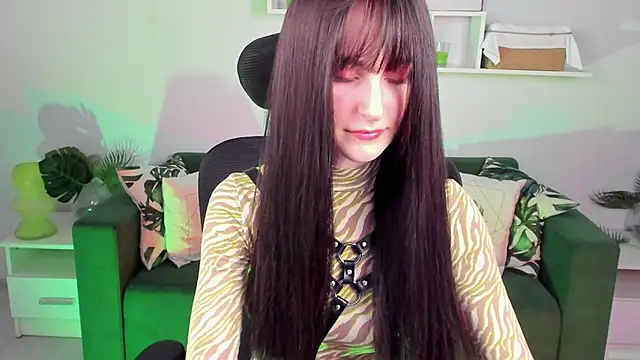 LuxRayi online show from March 2, 2025, 9:01 pm