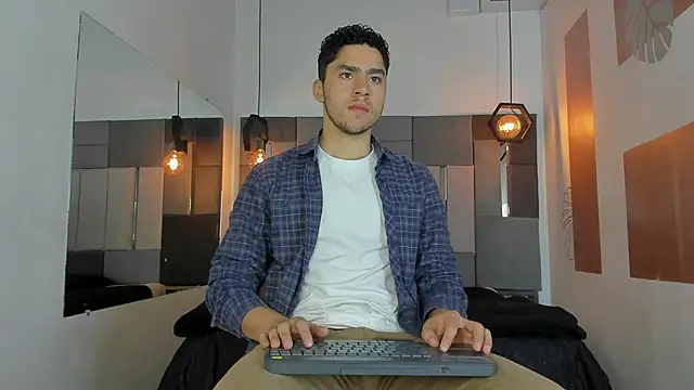 LiamNovak online show from February 11, 2026, 12:54 pm