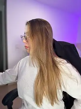 Snapshot of SophieRaily_ chatting on February 25, 2026, 10:08 pm SophieRaily online show from February 25, 2026, 10:08 pm