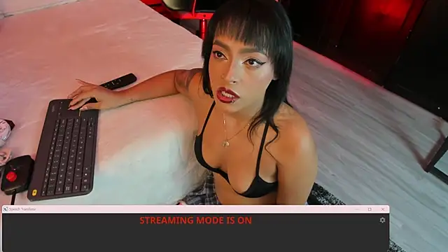 MiiaaMoonroee online show from April 15, 2026, 8:09 pm