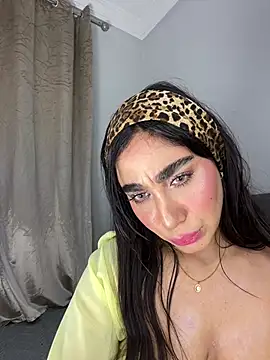 Snapshot of Meryem_Queen chatting on May 20, 2026, 1:56 am Meryem Queen online show from May 20, 2026, 1:56 am
