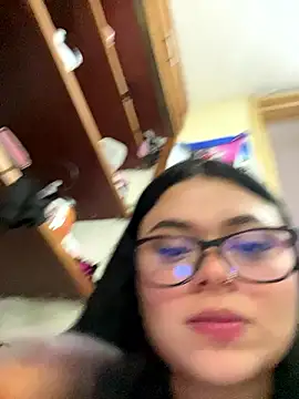 alissonfernandez  online show from January 18, 2026, 6:44 pm