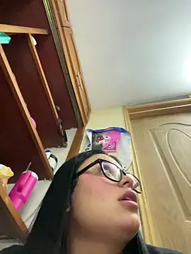 Snapshot of alissonfernandez_ chatting on February 6, 2026, 9:07 pm alissonfernandez online show from February 6, 2026, 9:07 pm