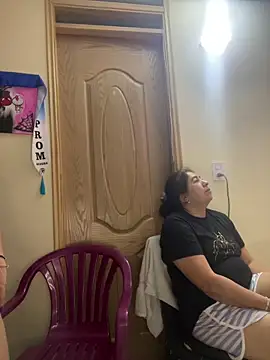 alissonfernandez  online show from April 1, 2026, 10:05 am