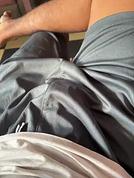 Snapshot of Desiboy___21 chatting on December 15, 2024, 3:24 am Desiboy   21 online show from December 15, 2024, 3:24 am