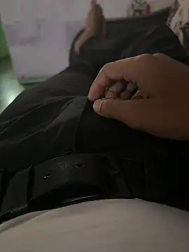 Snapshot of Desiboy___21 chatting on February 12, 2025, 10:35 am Desiboy   21 online show from February 12, 2025, 10:35 am