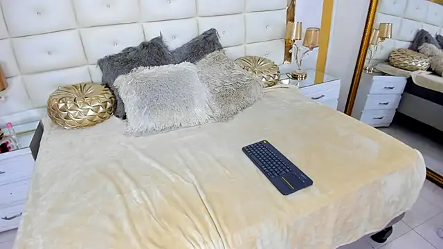 Snapshot of CoralHarmon chatting on December 12, 2024, 9:48 pm CoralHarmon online show from December 12, 2024, 9:48 pm