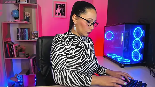 Snapshot of Sue_Wolls chatting on January 6, 2025, 5:59 pm Sue Wolls online show from January 6, 2025, 5:59 pm