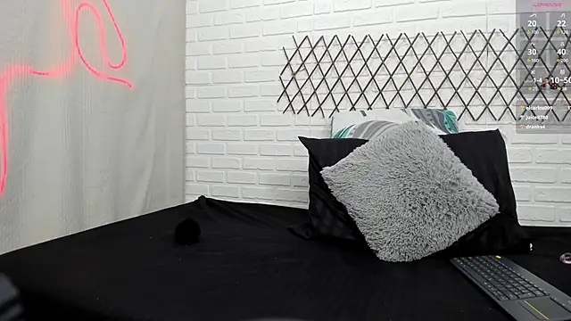 Snapshot of Julieta_333 chatting on February 2, 2025, 2:56 pm Julieta 333 online show from February 2, 2025, 2:56 pm