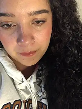 Snapshot of Julieta_333 chatting on March 17, 2025, 8:51 pm Julieta 333 online show from March 17, 2025, 8:51 pm