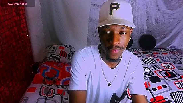 Snapshot of Aroonpapisex chatting on December 2, 2024, 12:19 am Aroonpapisex online show from December 2, 2024, 12:19 am