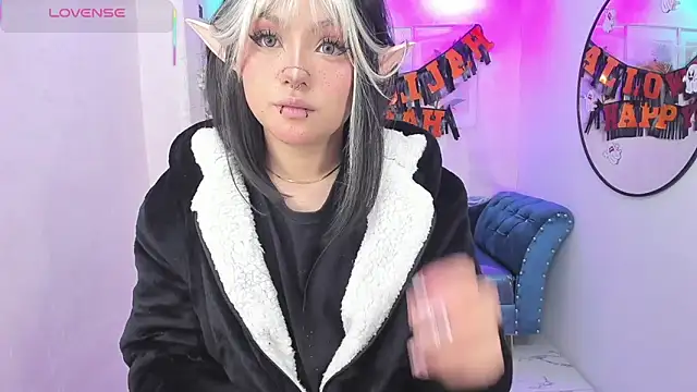 Theia moon online show from November 1, 2025, 1:24 pm