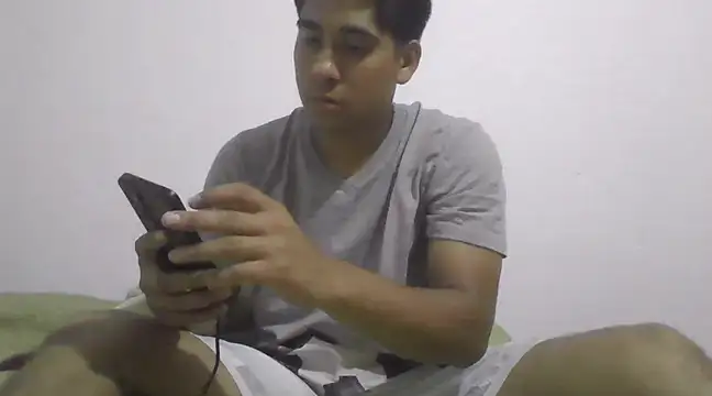 Snapshot of estudiante69 chatting on February 24, 2025, 3:23 am estudiante69 online show from February 24, 2025, 3:23 am
