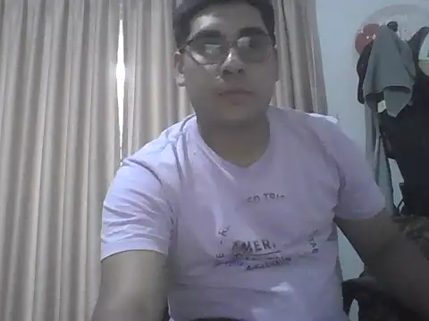 Snapshot of estudiante69 chatting on October 13, 2025, 10:54 pm estudiante69 online show from October 13, 2025, 10:54 pm