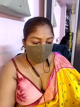 Snapshot of RomeoJuliet345 chatting on April 1, 2026, 4:35 am RomeoJuliet345 online show from April 1, 2026, 4:35 am