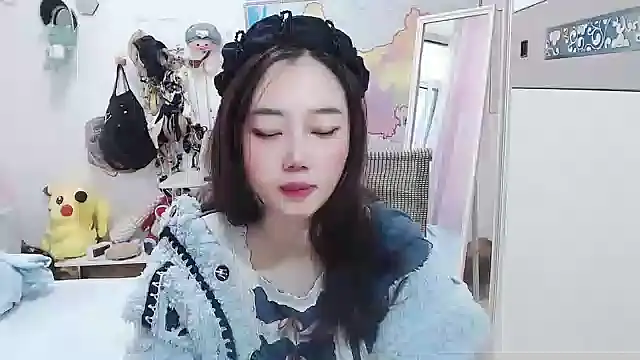 Cherie-xinxin01 online show from December 4, 2024, 5:27 am