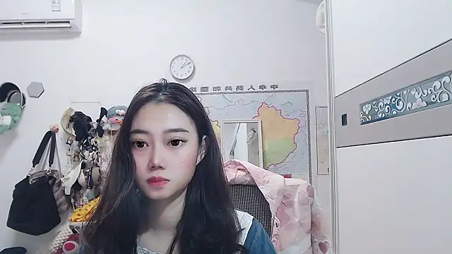 Cherie-xinxin01 online show from December 9, 2024, 2:49 pm