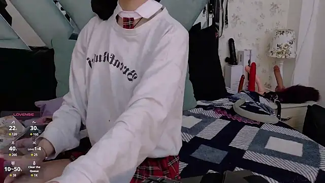 Snapshot of Queenjenn__ chatting on March 3, 2026, 4:51 am Queenjenn online show from March 3, 2026, 4:51 am