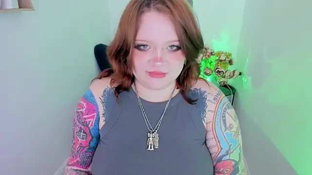 MoonLghte online show from March 19, 2026, 3:32 am