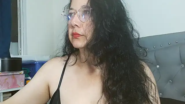 maturepriscila online show from April 15, 2026, 2:35 pm