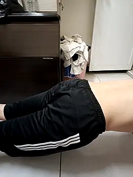 Snapshot of chiata410 chatting on September 10, 2025, 11:32 am chiata410 online show from September 10, 2025, 11:32 am