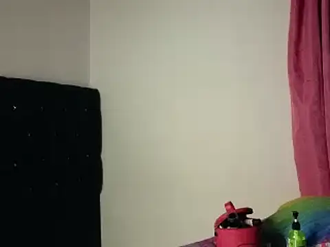 Snapshot of Sweet_xuee18 chatting on February 26, 2025, 7:20 am Sweet xuee18 online show from February 26, 2025, 7:20 am