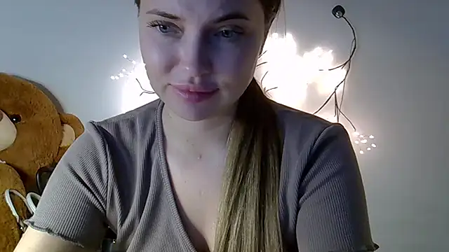 Lucky Anna online show from March 23, 2026, 6:01 pm