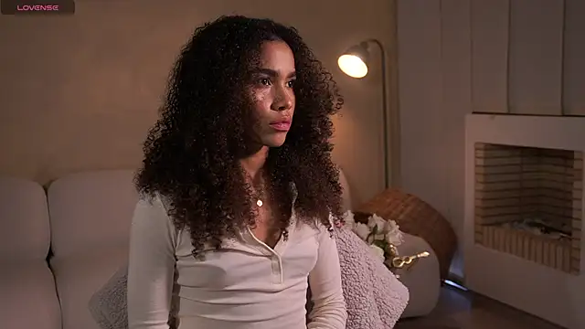 paulacora100 online show from March 13, 2025, 8:32 pm