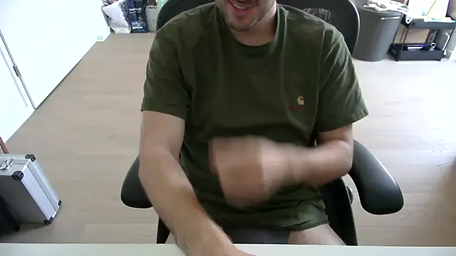 taallguyy 196 online show from November 7, 2025, 8:47 am