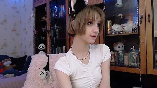 Snapshot of cloudgirrl chatting on February 15, 2025, 10:52 pm cloudgirrl online show from February 15, 2025, 10:52 pm