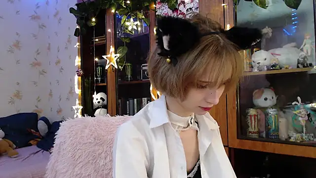 Snapshot of cloudgirrl chatting on February 27, 2025, 10:53 pm cloudgirrl online show from February 27, 2025, 10:53 pm