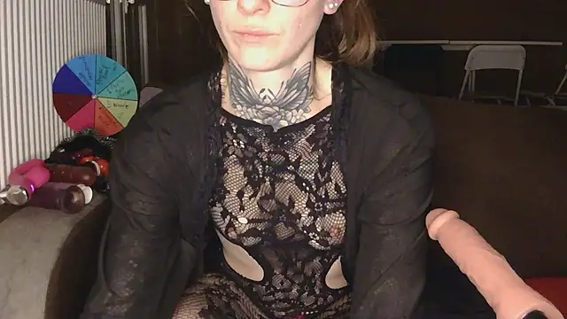 Snapshot of liloucamchaudee chatting on February 4, 2026, 8:03 pm liloucamchaudee online show from February 4, 2026, 8:03 pm