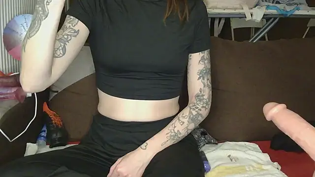 Snapshot of liloucamchaudee chatting on February 15, 2026, 8:05 pm liloucamchaudee online show from February 15, 2026, 8:05 pm