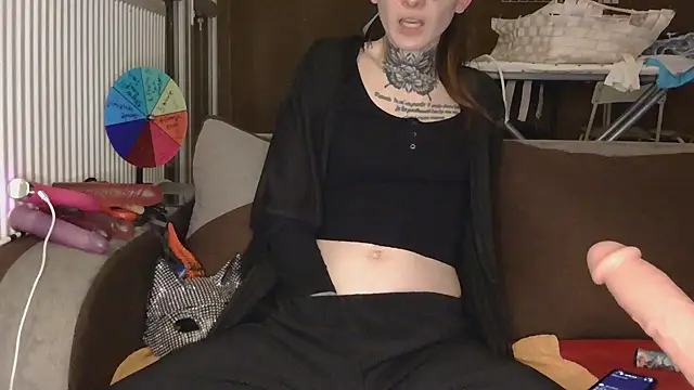 Snapshot of liloucamchaudee chatting on February 17, 2026, 8:15 pm liloucamchaudee online show from February 17, 2026, 8:15 pm