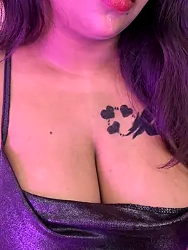 wildestcouplee online show from November 9, 2025, 5:44 pm