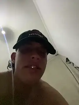 Snapshot of breiderxexiboys chatting on December 16, 2024, 4:34 am breiderxexiboys online show from December 16, 2024, 4:34 am